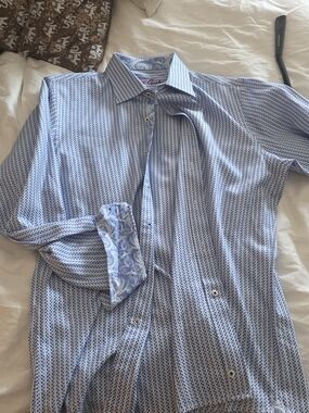 Robert Graham Blue and White Patterned Button-Down Shirt